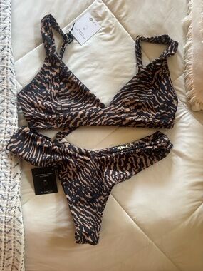 NWT Skatie Lucia top sz Large Mandi bottom sz Large Zambezi